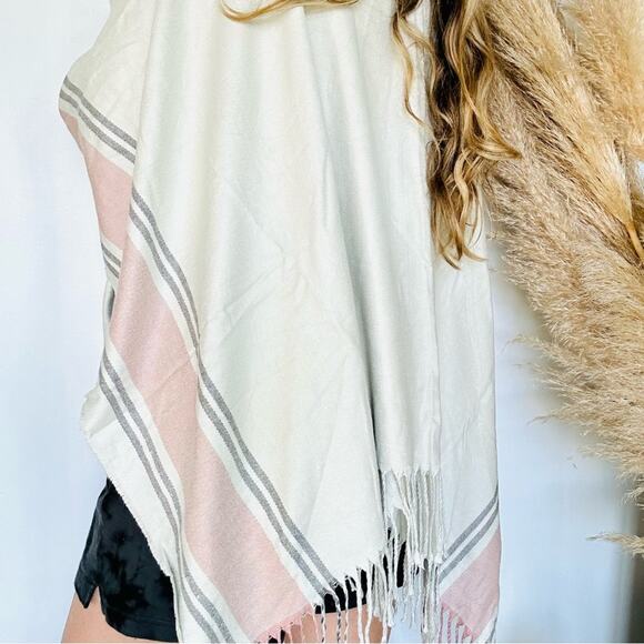 NEW SIIZU Causebox Light Grey Cream Pink Stripe Poncho Scarf Shawl Wrap Sweater - Picture 4 of 13